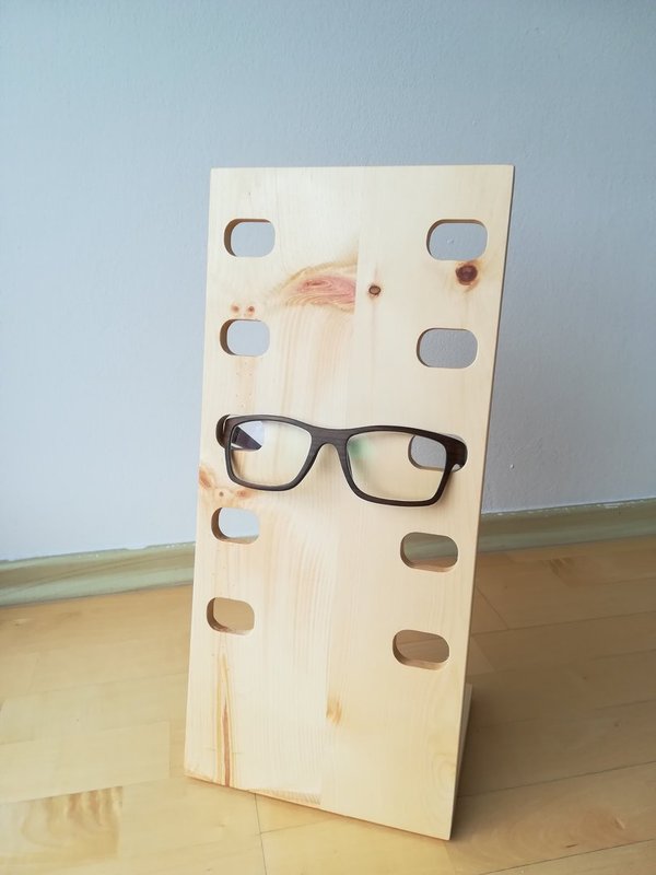 Brillenständer aus Zirbenholz